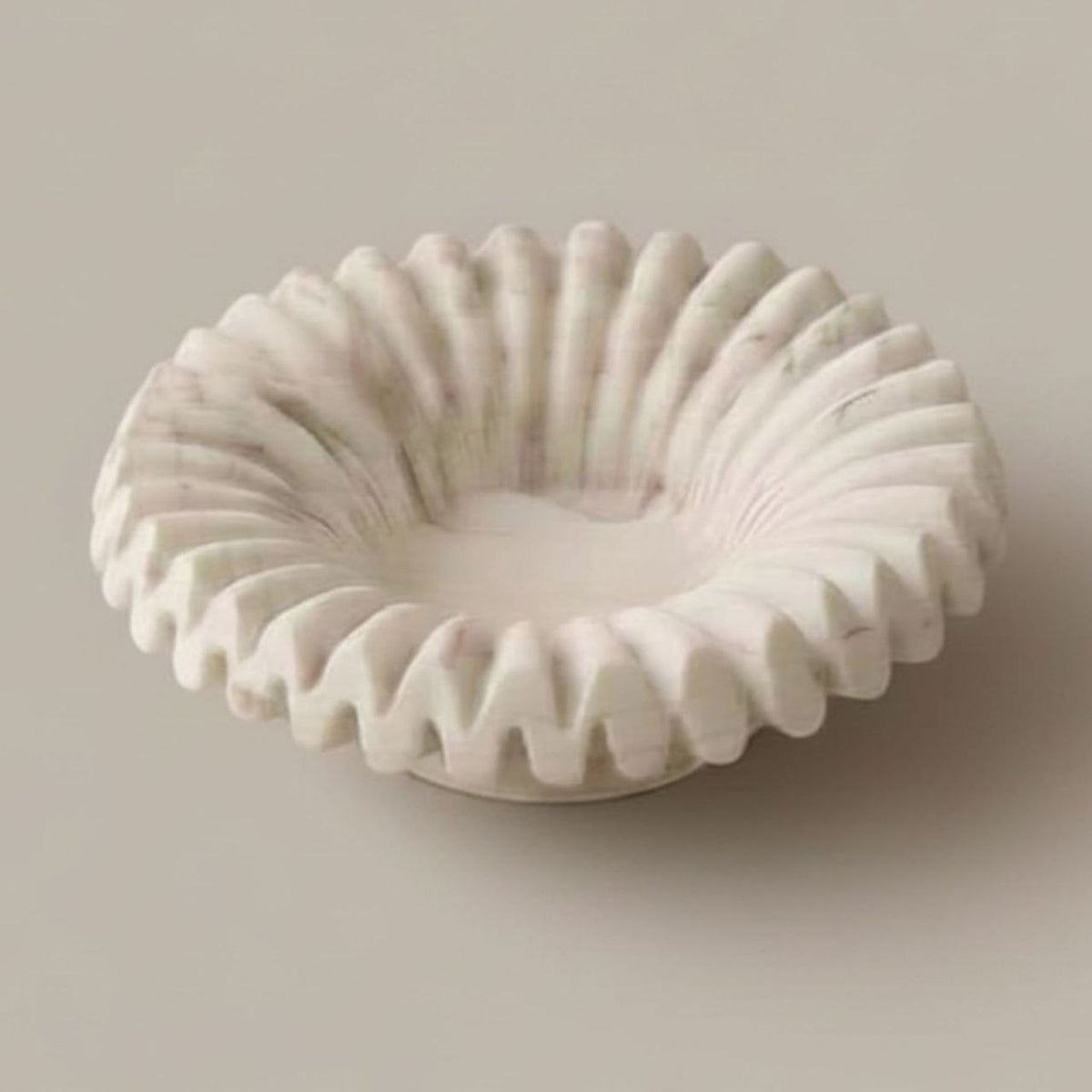 Ripple tray with marble finish