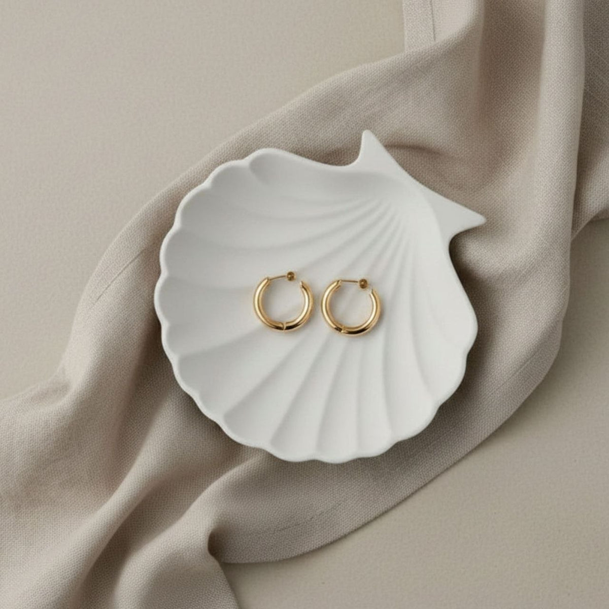 Natural colour Clam Shell trinket tray with earings