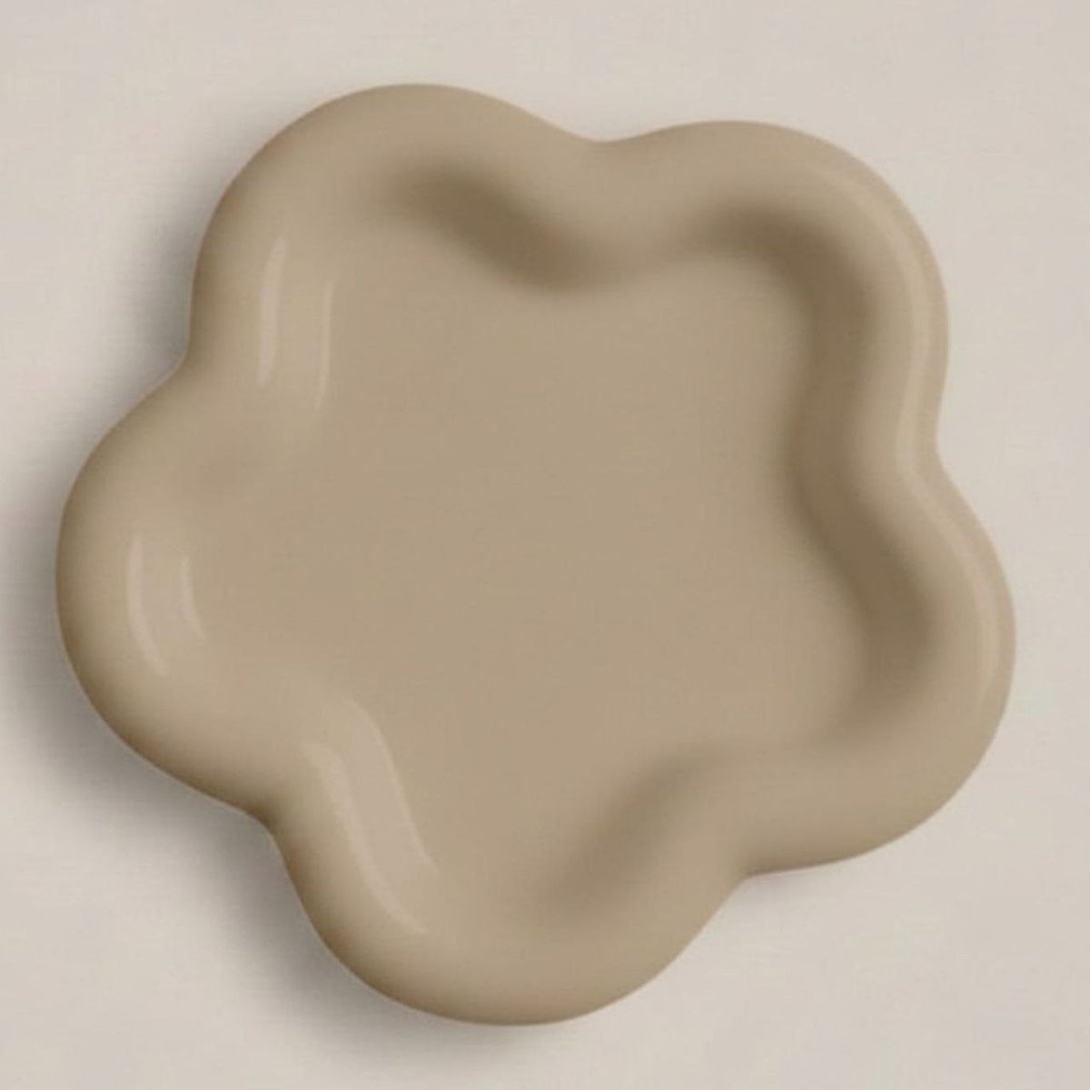 Beige finish flower tray