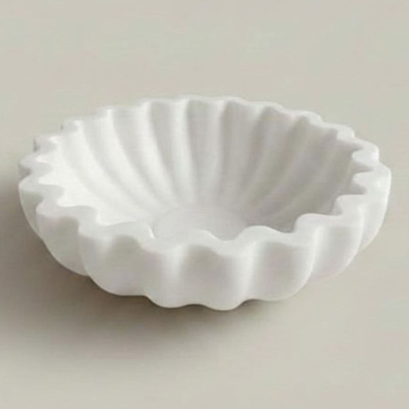 Fluted ribbed bowl with natural finish
