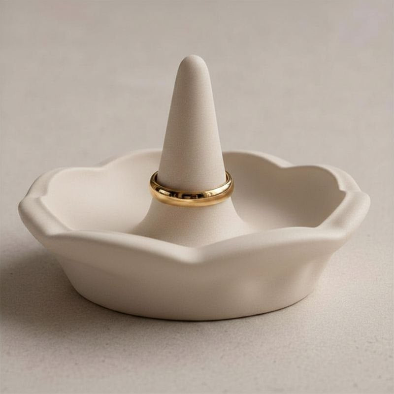 Ring holder in a beige finish